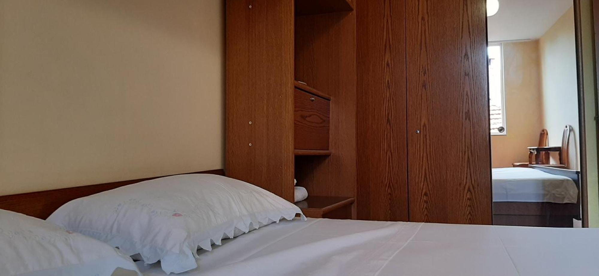 Enki'S Guesthouse Тирана Экстерьер фото