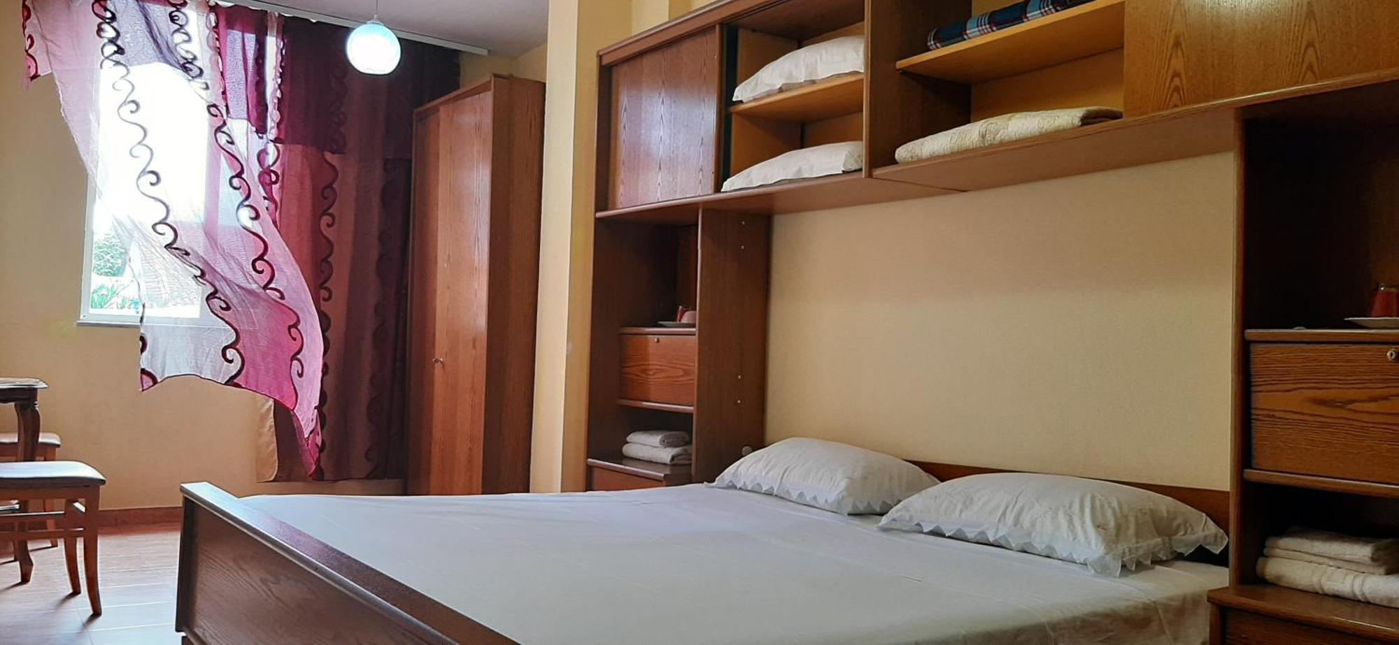 Enki'S Guesthouse Тирана Экстерьер фото