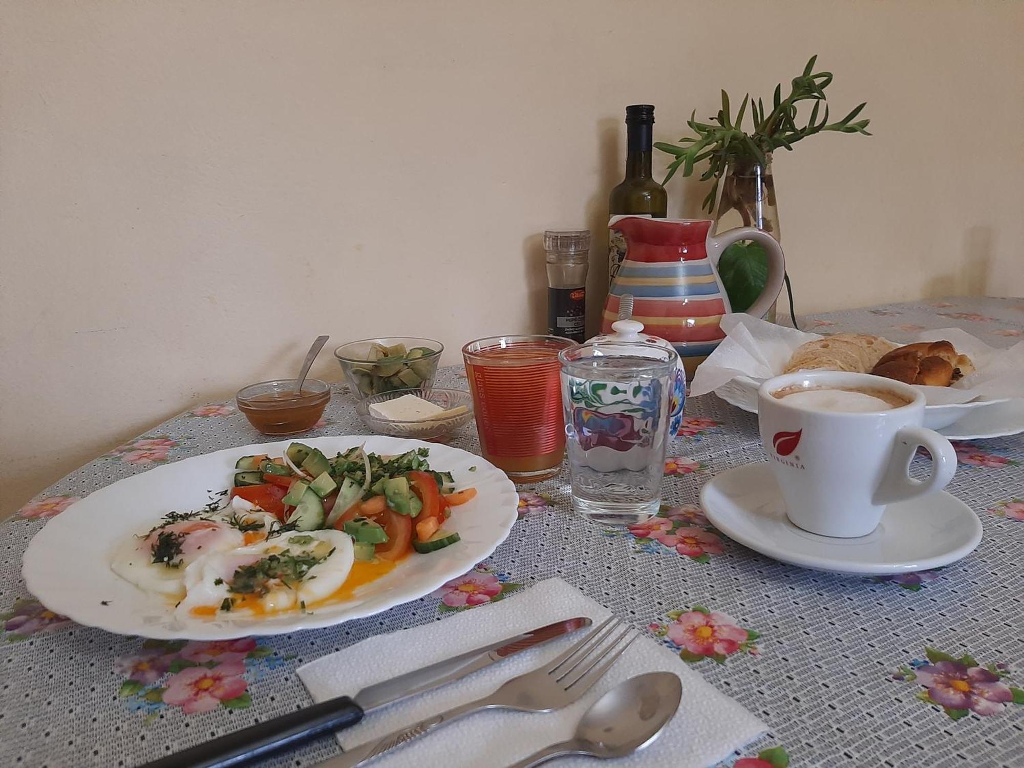 Enki'S Guesthouse Тирана Экстерьер фото